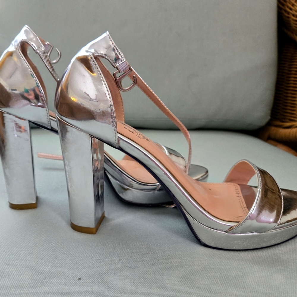 Silver High Heel Diverse Style